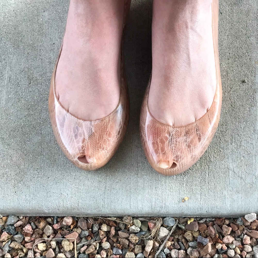 pointed toe jelly flats